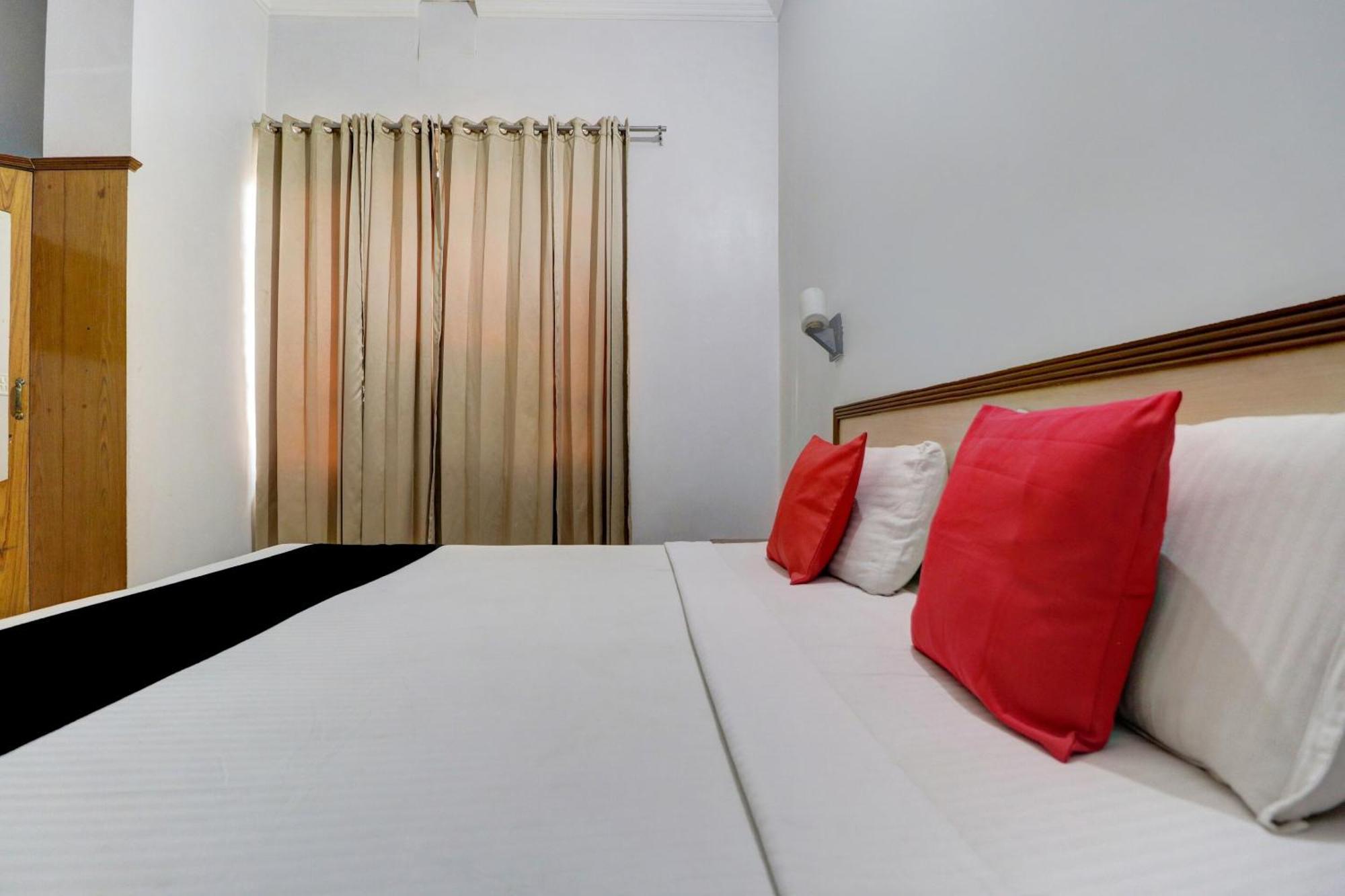 โอโย 73432 โฮเทล ดีไวน์ Hotel อัมริตสา ภายนอก รูปภาพ
