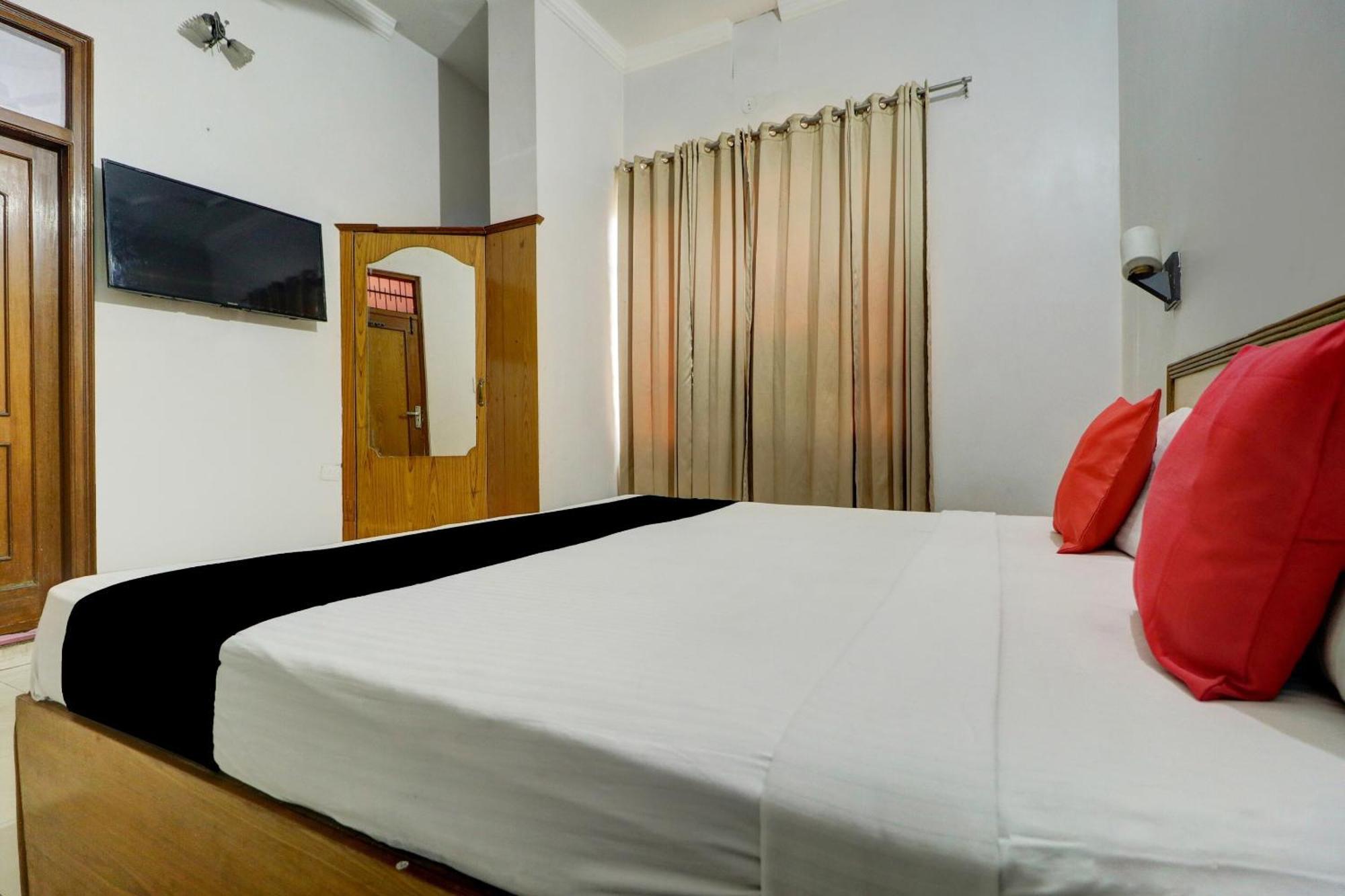 โอโย 73432 โฮเทล ดีไวน์ Hotel อัมริตสา ภายนอก รูปภาพ