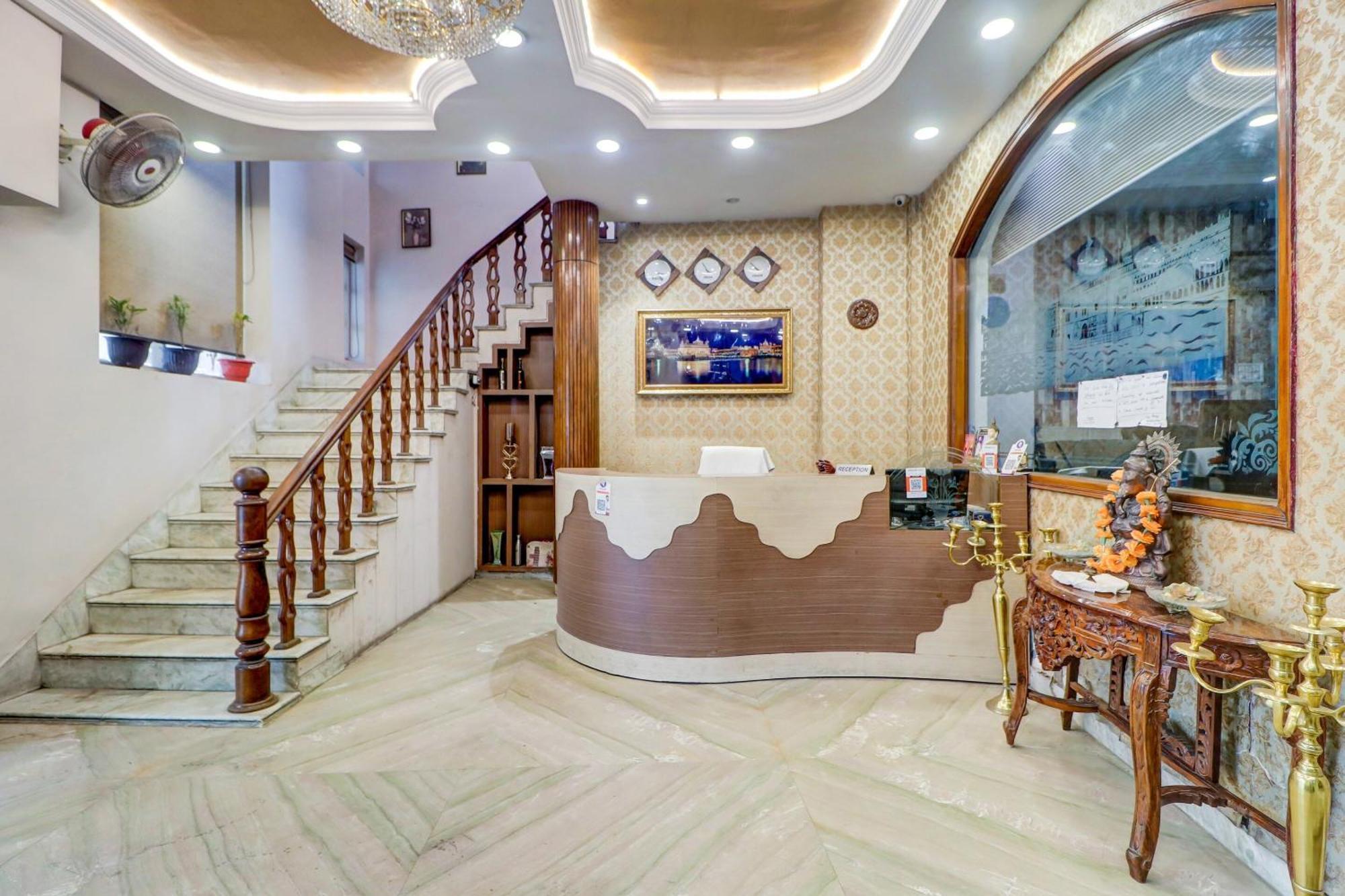 โอโย 73432 โฮเทล ดีไวน์ Hotel อัมริตสา ภายนอก รูปภาพ